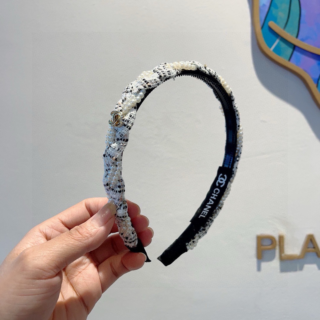 配包装
CHANEL（香奈儿）新款小香珍珠发箍，氛围感法式复古头箍、网红爆款推荐 搭配高端材质，时尚百搭