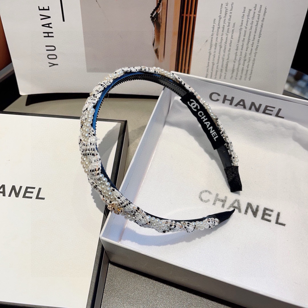 配包装
CHANEL（香奈儿）新款小香珍珠发箍，氛围感法式复古头箍、网红爆款推荐 搭配高端材质，时尚百搭