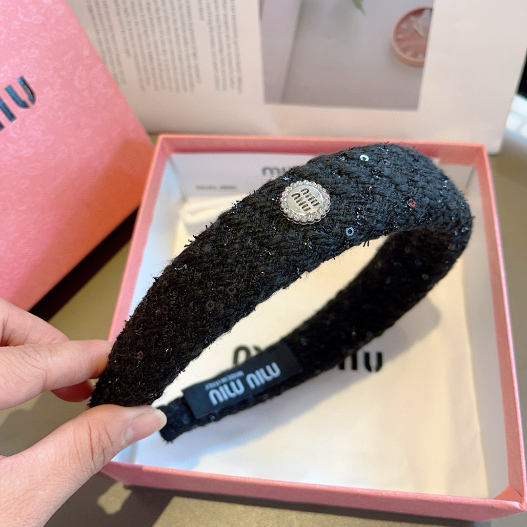 配包装
MIUMIU（缪缪）新款甜美字母手工制作发箍，少女感简约百搭头箍、潮女必备品，超级的高大上！多色