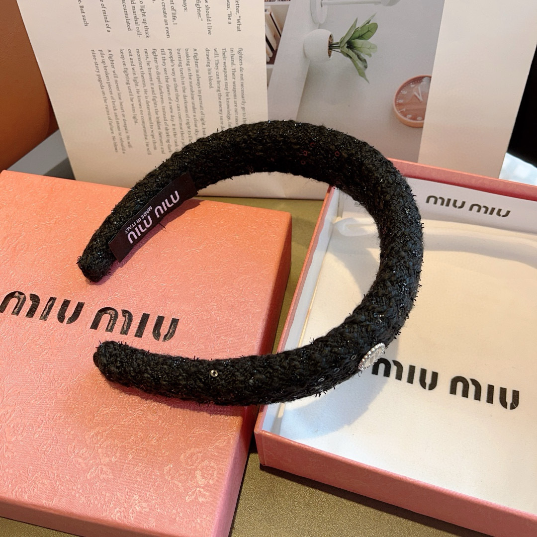 配包装
MIUMIU（缪缪）新款甜美字母手工制作发箍，少女感简约百搭头箍、潮女必备品，超级的高大上！多色