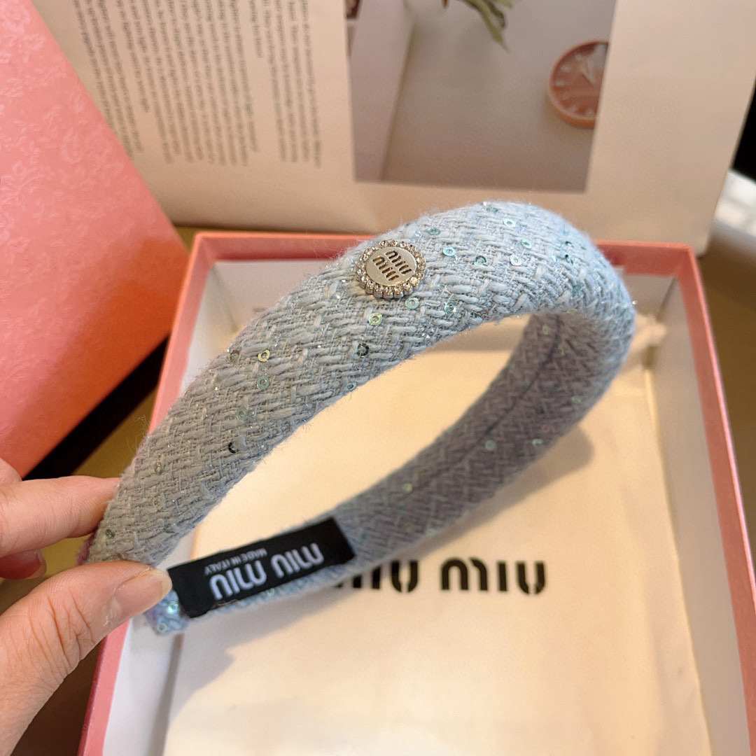 配包装
MIUMIU（缪缪）新款甜美字母手工制作发箍，少女感简约百搭头箍、潮女必备品，超级的高大上！多色