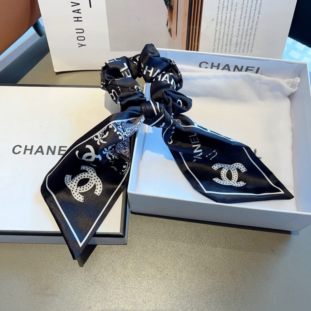 配包装
CHANEL （香奈儿）双C字母飘带马尾发圈 蝴蝶结肠圈，高档韩版皮筋，经典花型设计， 高端大气