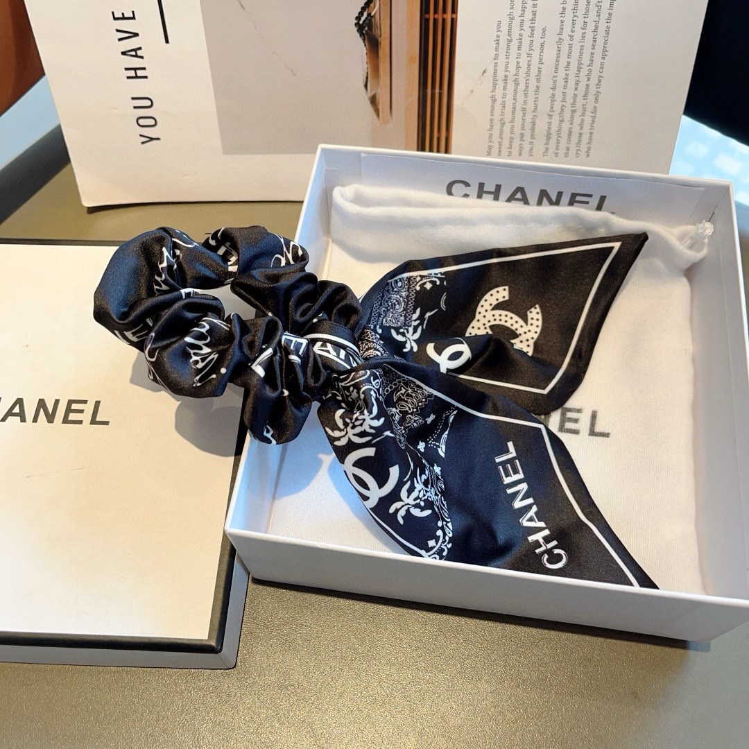配包装
CHANEL （香奈儿）双C字母飘带马尾发圈 蝴蝶结肠圈，高档韩版皮筋，经典花型设计， 高端大气