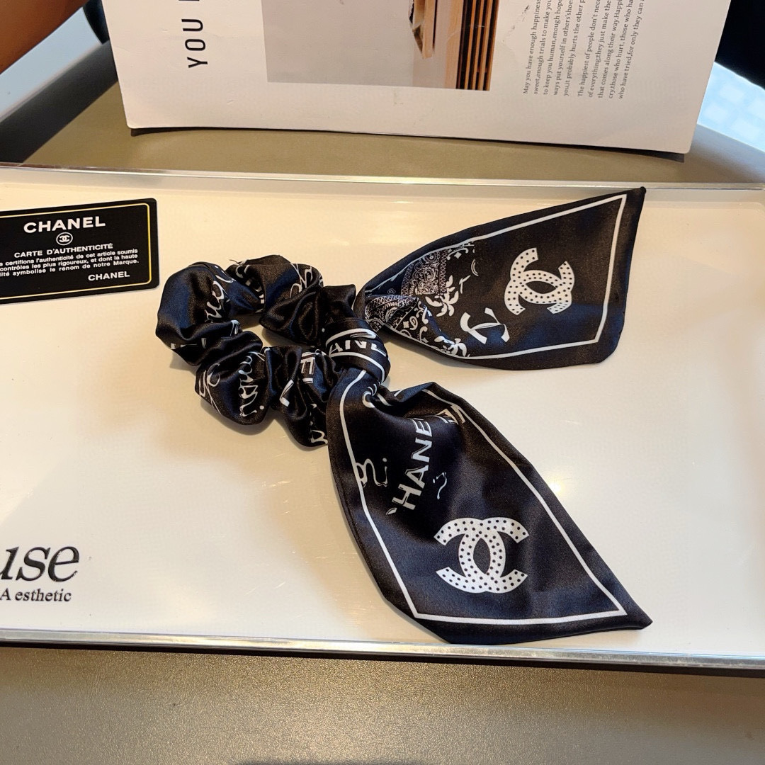配包装
CHANEL （香奈儿）双C字母飘带马尾发圈 蝴蝶结肠圈，高档韩版皮筋，经典花型设计， 高端大气
