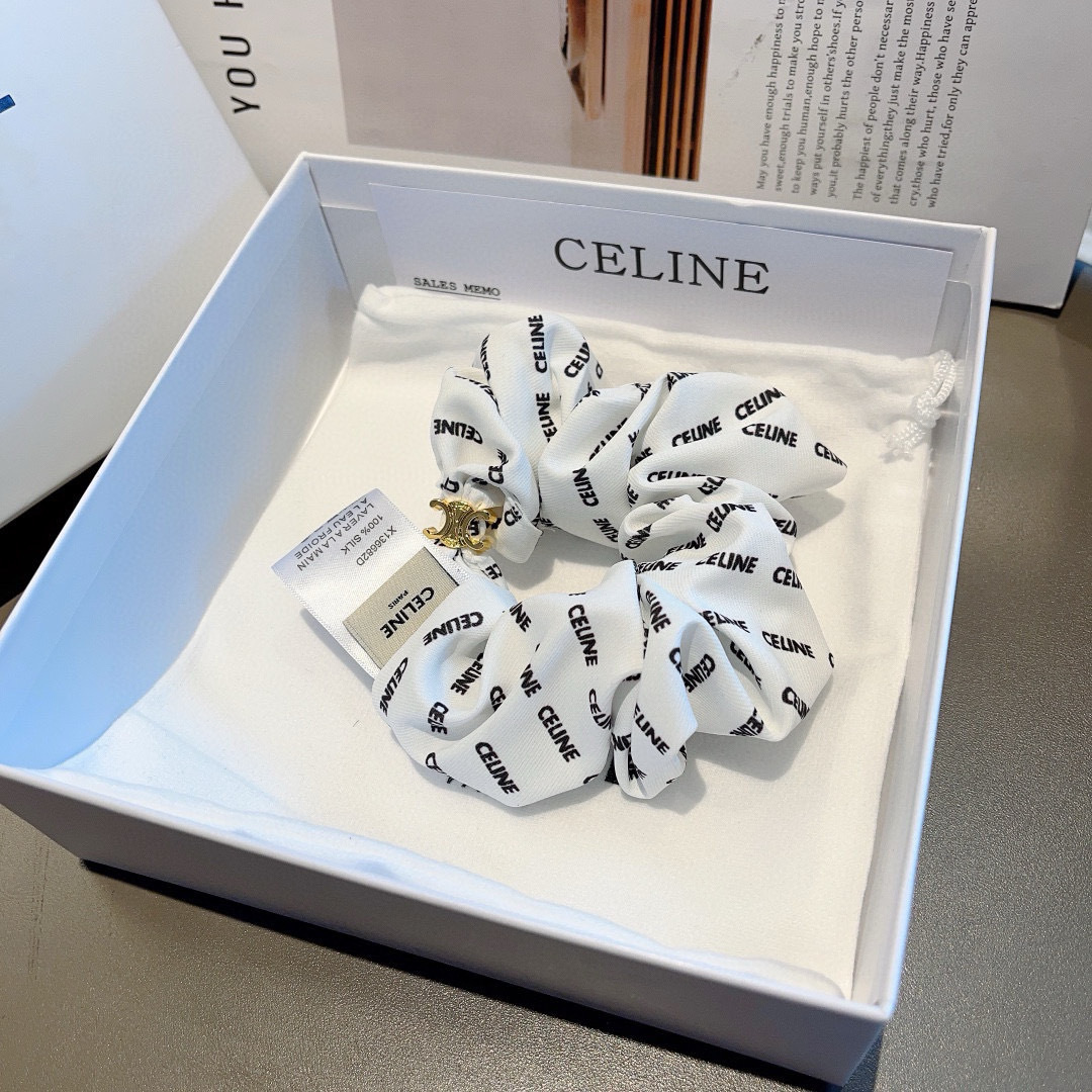 配包装
CELINE（赛琳）凯旋门网红爆款发圈，精致肠圈皮筋，佩戴舒适无压力，造型搭配必备！非常时尚百搭