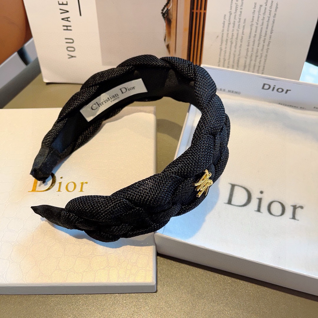 配包装
Dior（迪奥） 火爆D字母新款发箍,专柜原单货，让你的魅力绽放 清新淑女范让时尚更简单。