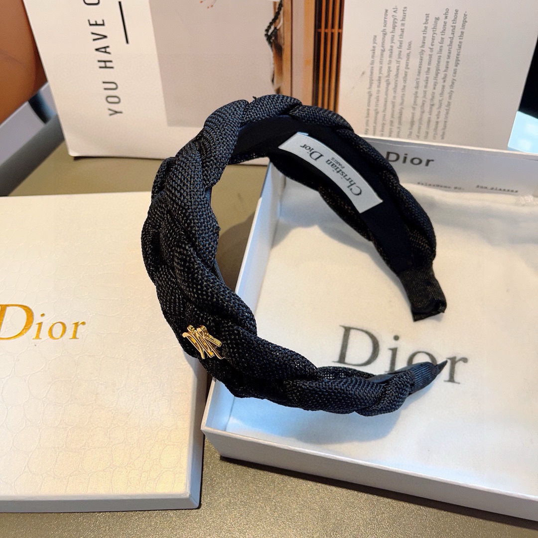 配包装
Dior（迪奥） 火爆D字母新款发箍,专柜原单货，让你的魅力绽放 清新淑女范让时尚更简单。