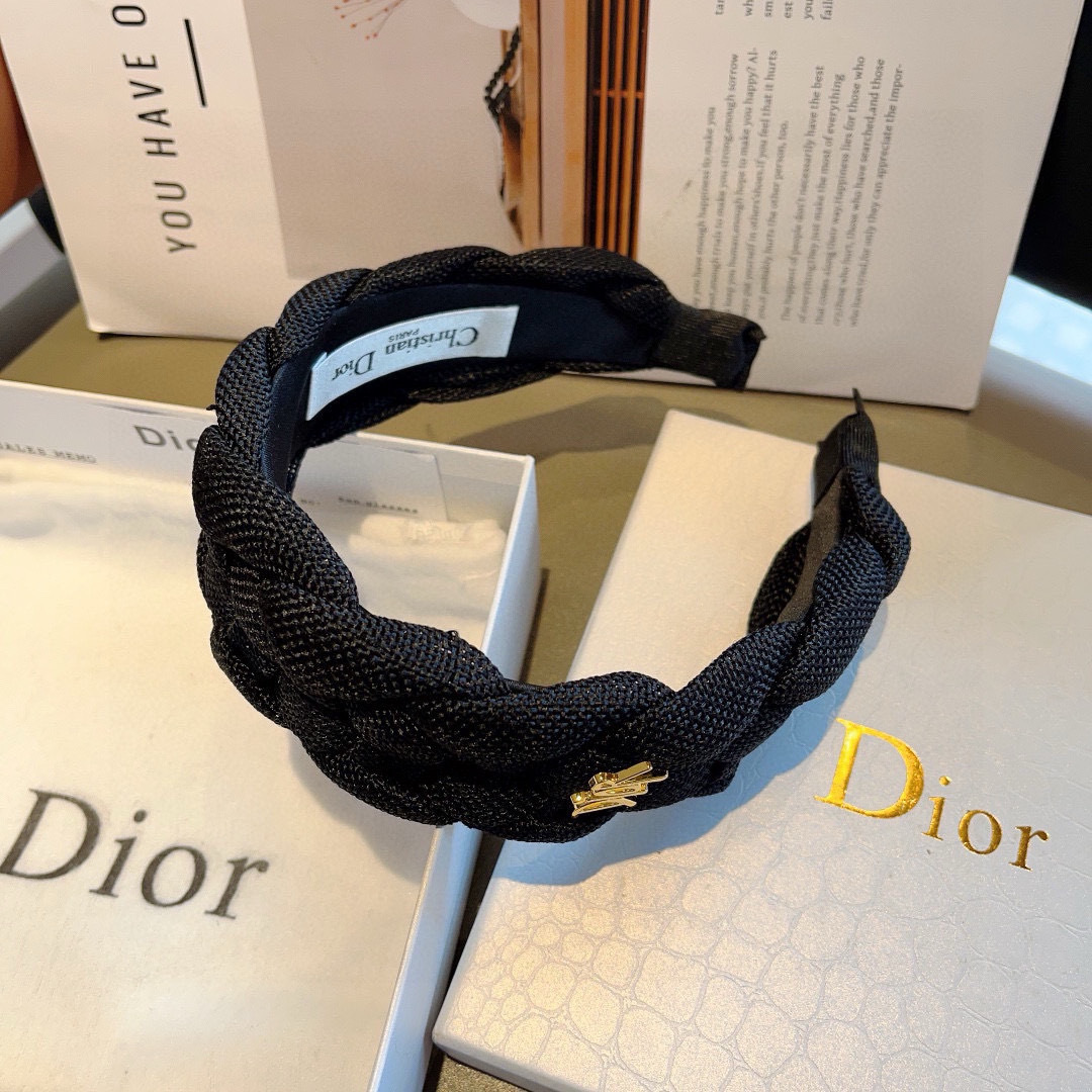 配包装
Dior（迪奥） 火爆D字母新款发箍,专柜原单货，让你的魅力绽放 清新淑女范让时尚更简单。