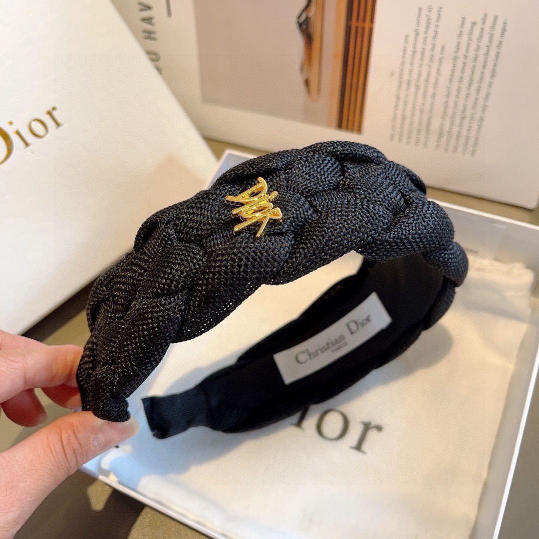 配包装
Dior（迪奥） 火爆D字母新款发箍,专柜原单货，让你的魅力绽放 清新淑女范让时尚更简单。