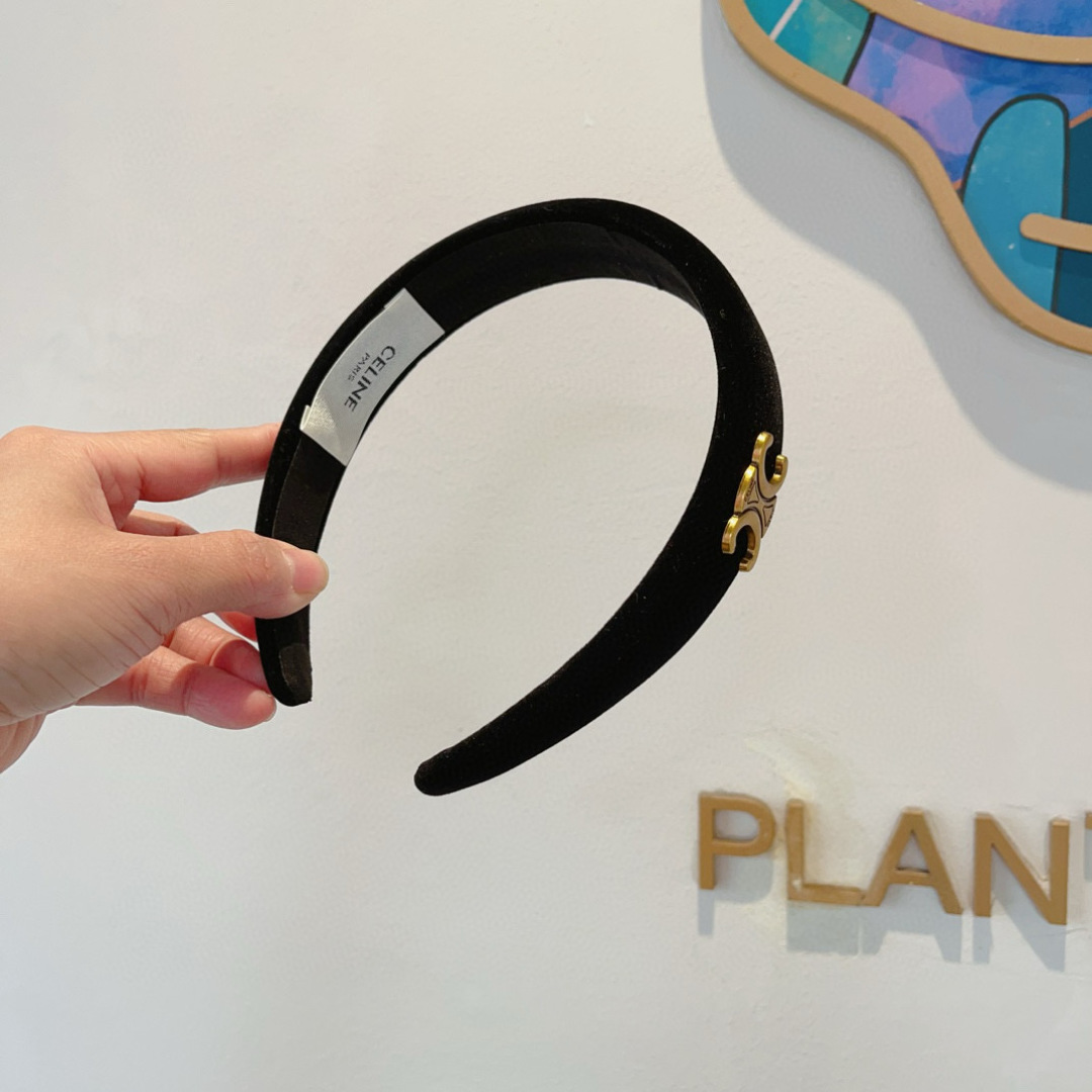 配包装
CELINE（赛琳）复古网红绒布材质爆款发箍，夏天宽边显脸小头箍 佩戴舒适无压力，高级感外出非常