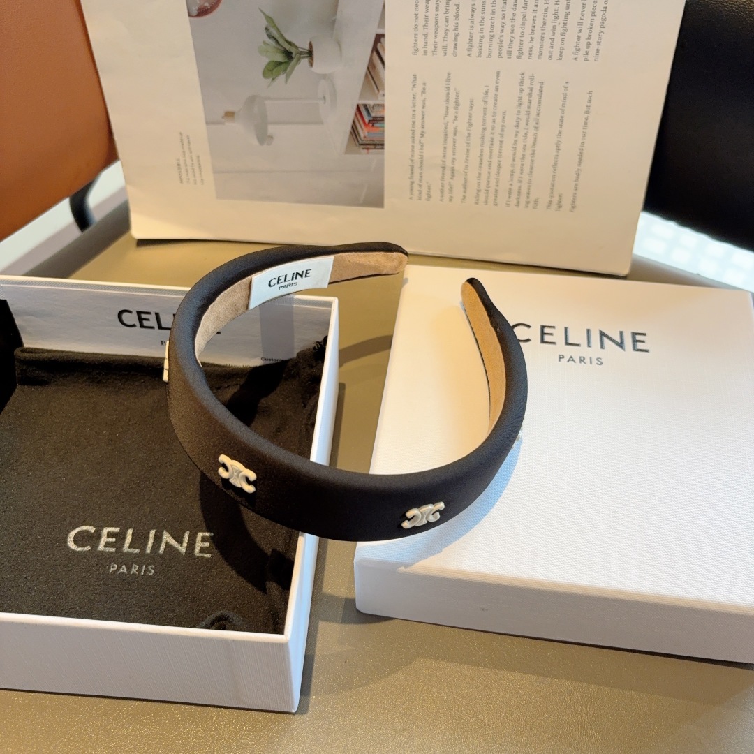 配包装
CELINE（赛琳）网红爆款缎面发箍 佩戴舒适无压力，造型搭配必备头箍！非常时尚百搭！女神必备！