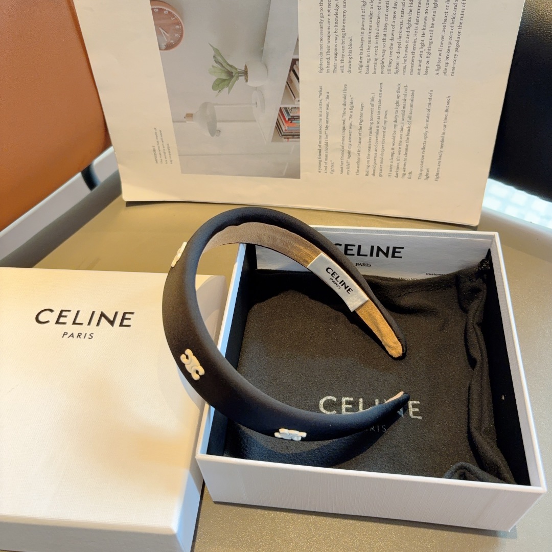 配包装
CELINE（赛琳）网红爆款缎面发箍 佩戴舒适无压力，造型搭配必备头箍！非常时尚百搭！女神必备！