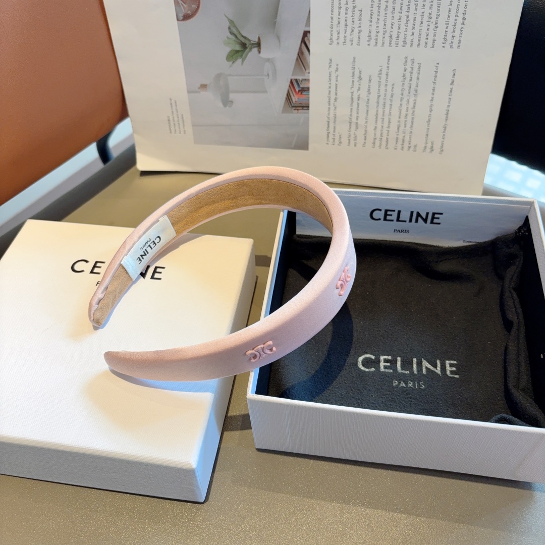 配包装
CELINE（赛琳）网红爆款缎面发箍 佩戴舒适无压力，造型搭配必备头箍！非常时尚百搭！女神必备！