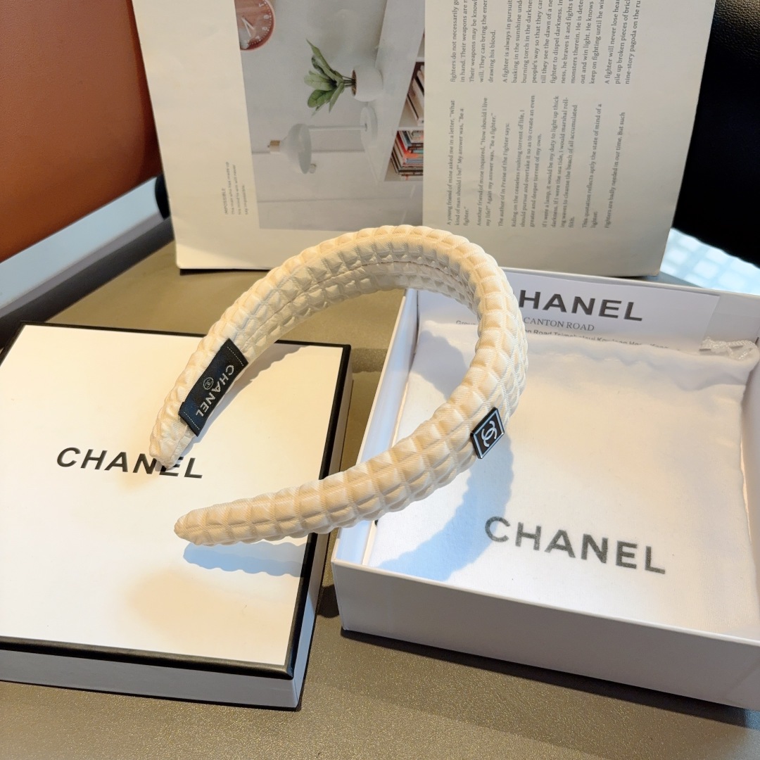 配包装
CHANEL（香奈儿）新款海绵小香发箍，复古头箍，网红爆款推荐 搭配高端材质，超精致，时尚百搭。