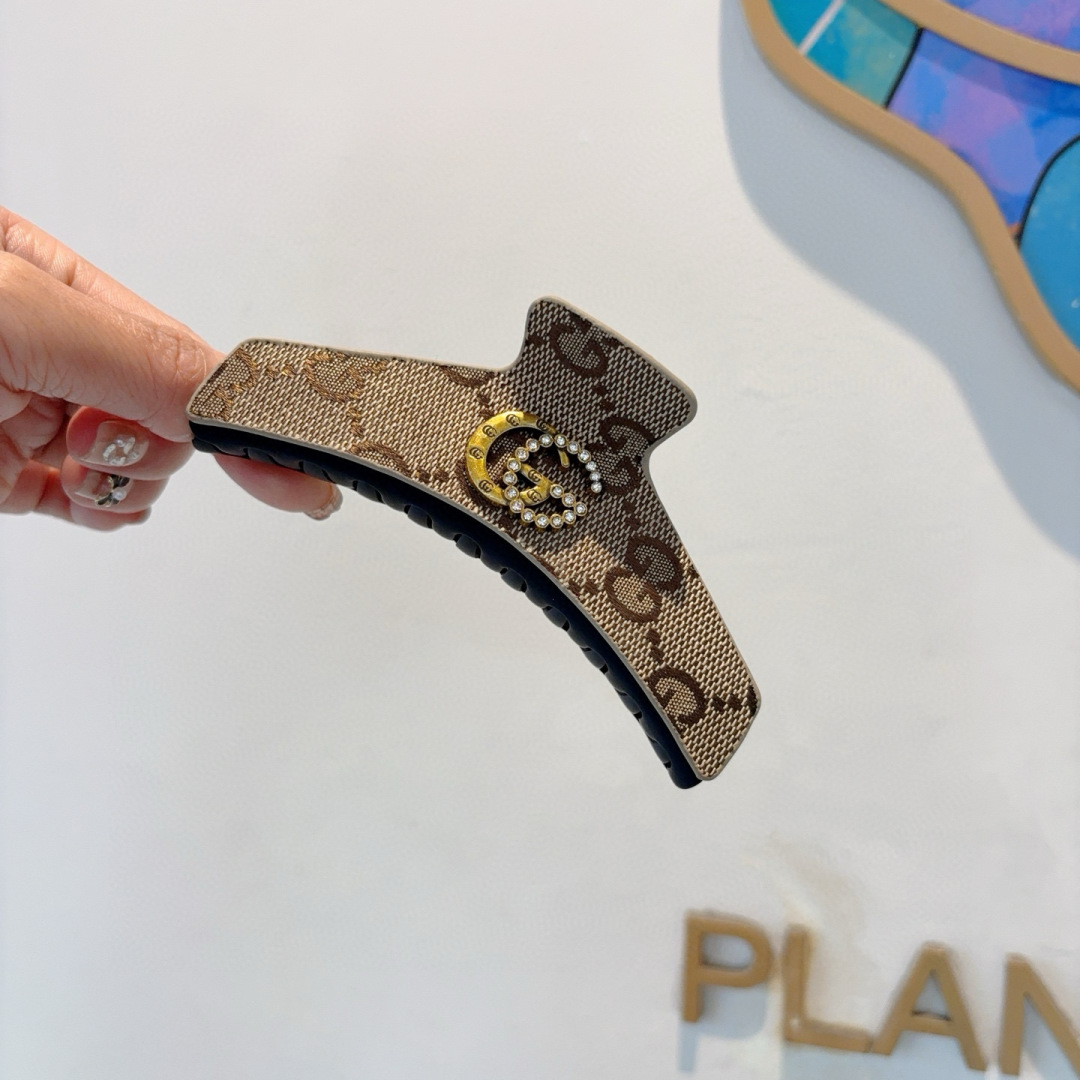配包装
Gucci（古奇）新款手工贴钻网红抓夹，高级感字母简约复古发夹原单货，简约百搭，潮女必备品，超级