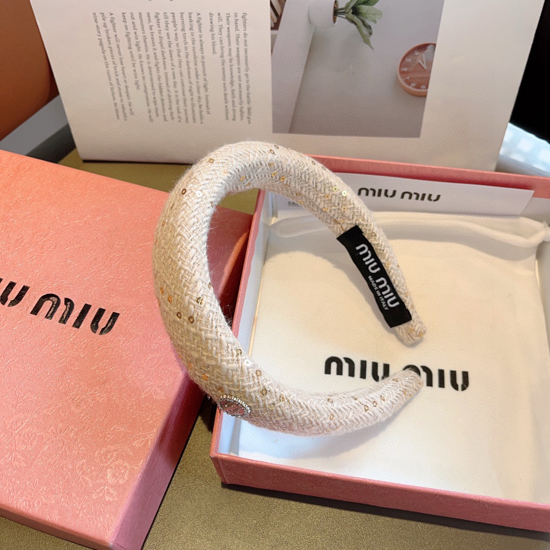 配包装
MIUMIU（缪缪）新款甜美字母手工制作发箍，少女感简约百搭头箍、潮女必备品，超级的高大上！多色