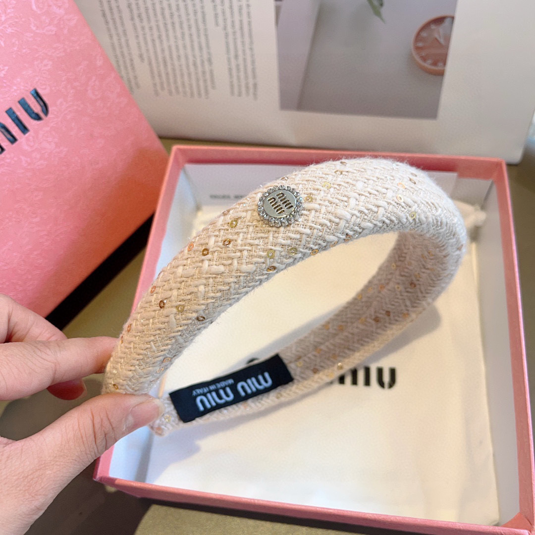 配包装
MIUMIU（缪缪）新款甜美字母手工制作发箍，少女感简约百搭头箍、潮女必备品，超级的高大上！多色