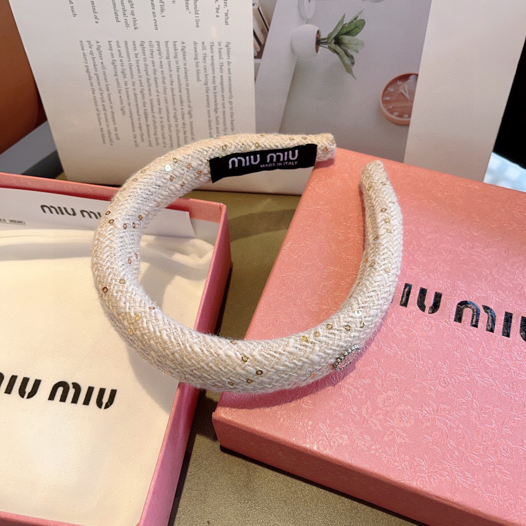 配包装
MIUMIU（缪缪）新款甜美字母手工制作发箍，少女感简约百搭头箍、潮女必备品，超级的高大上！多色
