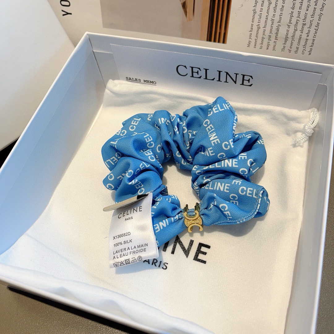 配包装
CELINE（赛琳）凯旋门网红爆款发圈，精致肠圈皮筋，佩戴舒适无压力，造型搭配必备！非常时尚百搭