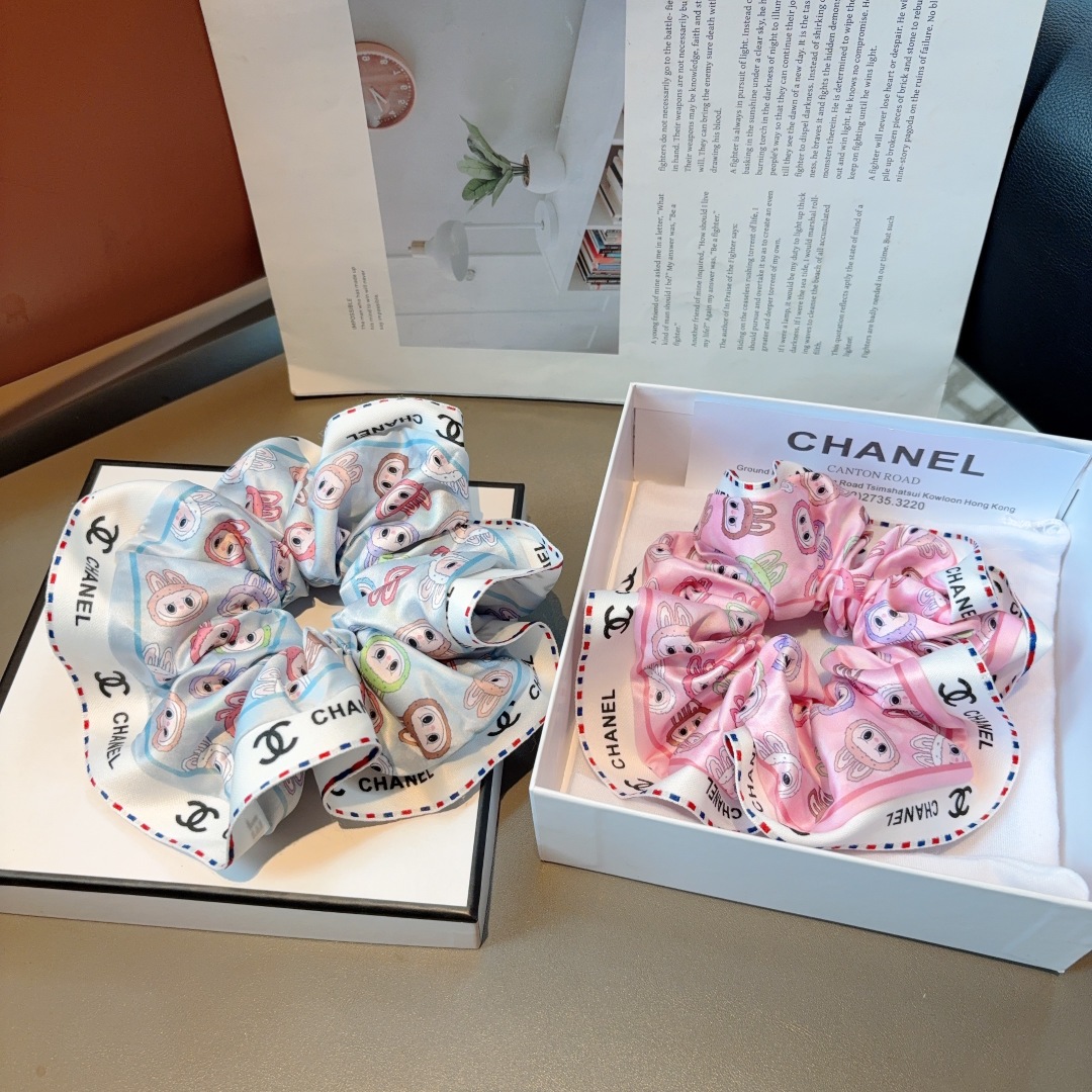 配包装
CHANEL （香奈儿）进口大肠圈皮筋、热门拉布布图案真丝缎面名媛发绳头绳百搭款、细节全部实拍 
