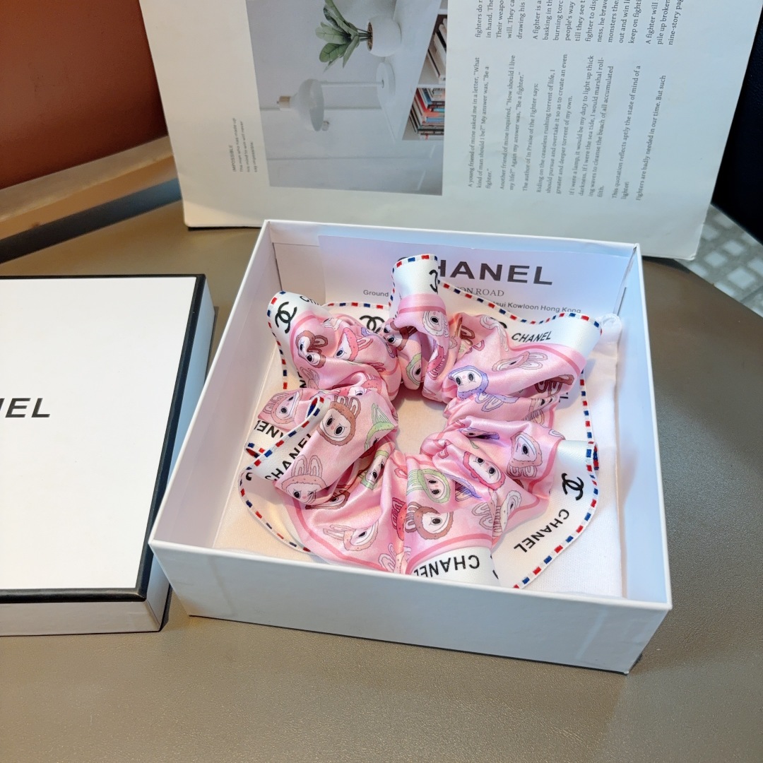 配包装
CHANEL （香奈儿）进口大肠圈皮筋、热门拉布布图案真丝缎面名媛发绳头绳百搭款、细节全部实拍 