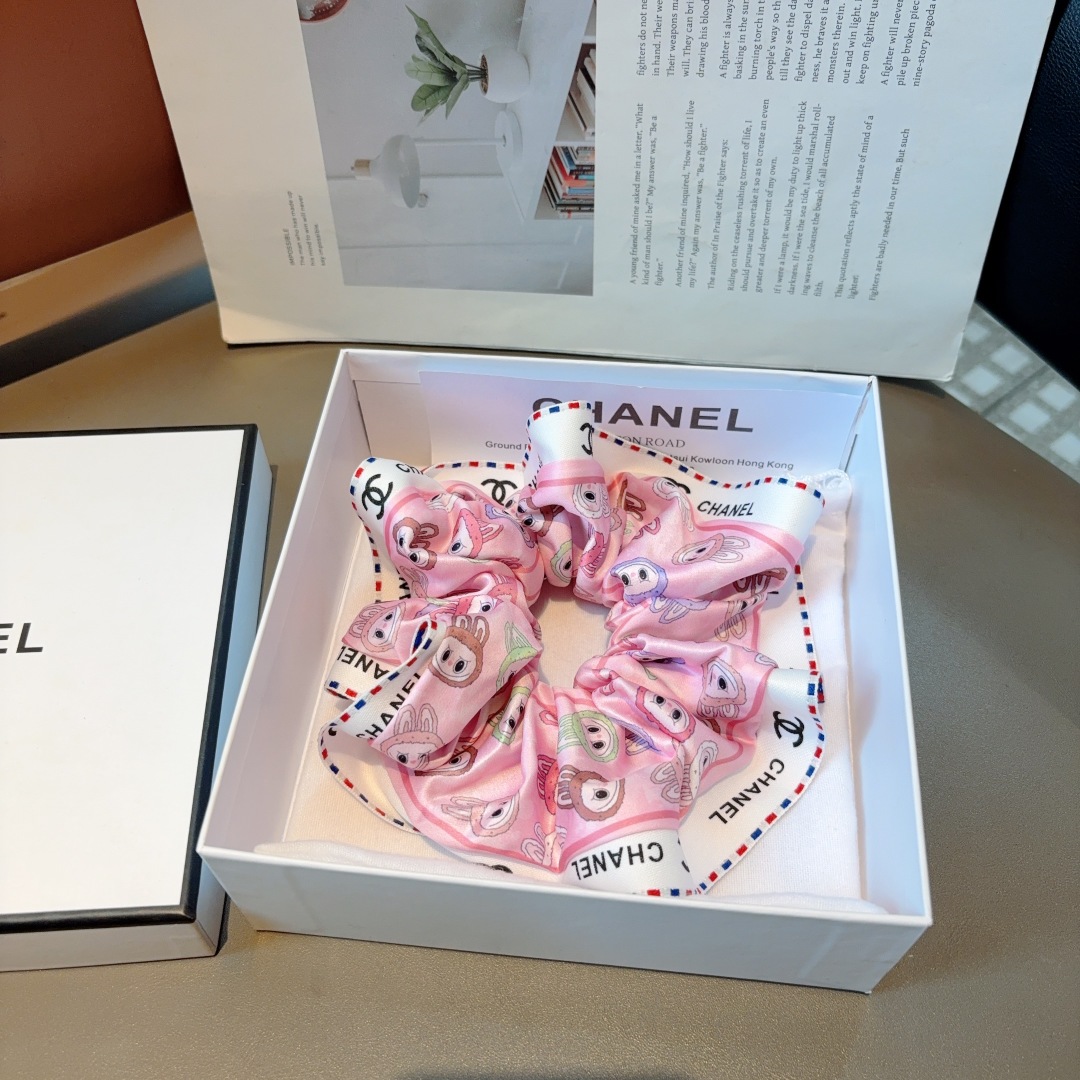 配包装
CHANEL （香奈儿）进口大肠圈皮筋、热门拉布布图案真丝缎面名媛发绳头绳百搭款、细节全部实拍 