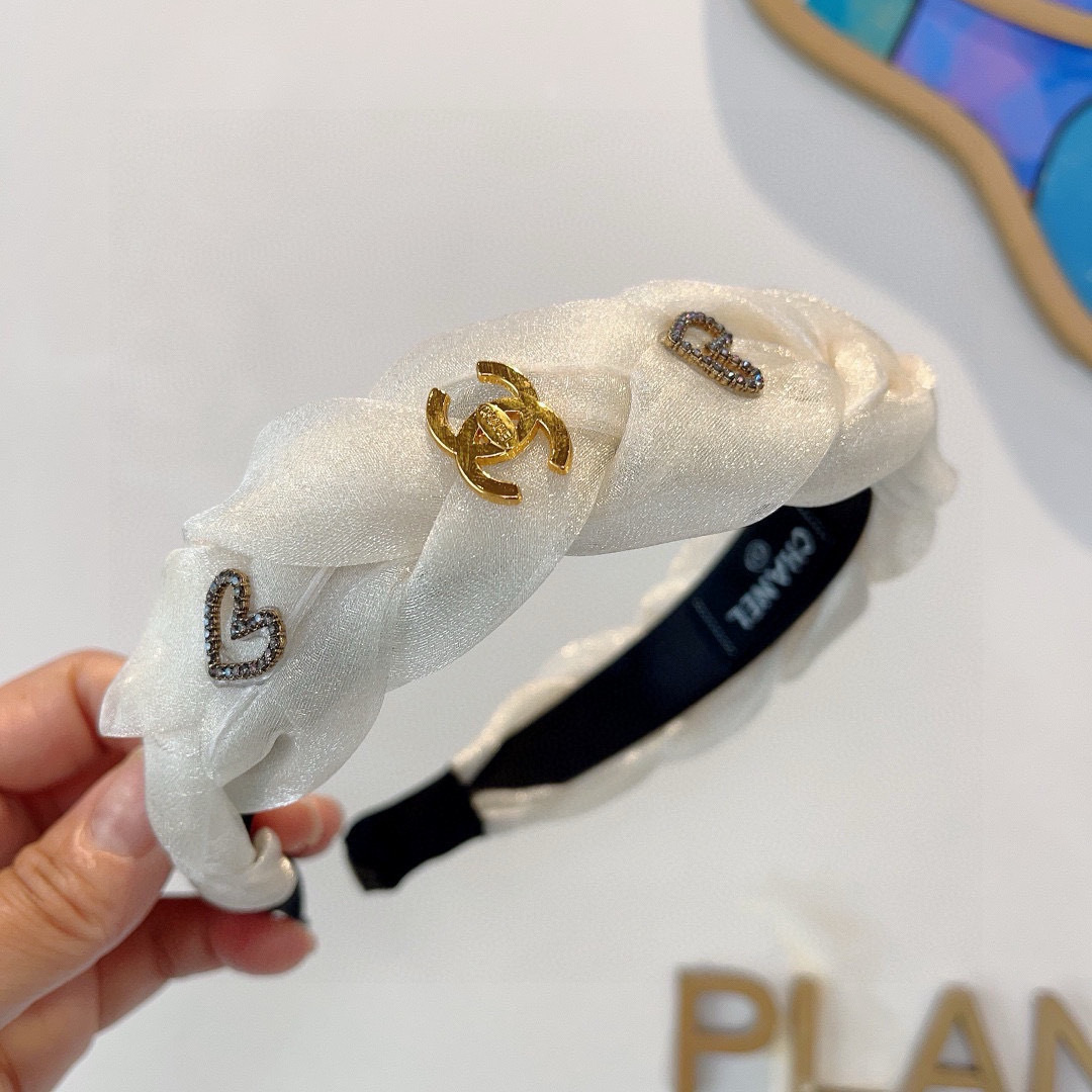 配包装
CHANEL（香奈儿）最新款小香发箍，新品巨显脸小头箍，网红爆款推荐 搭配高端双Ｃlogo ，超