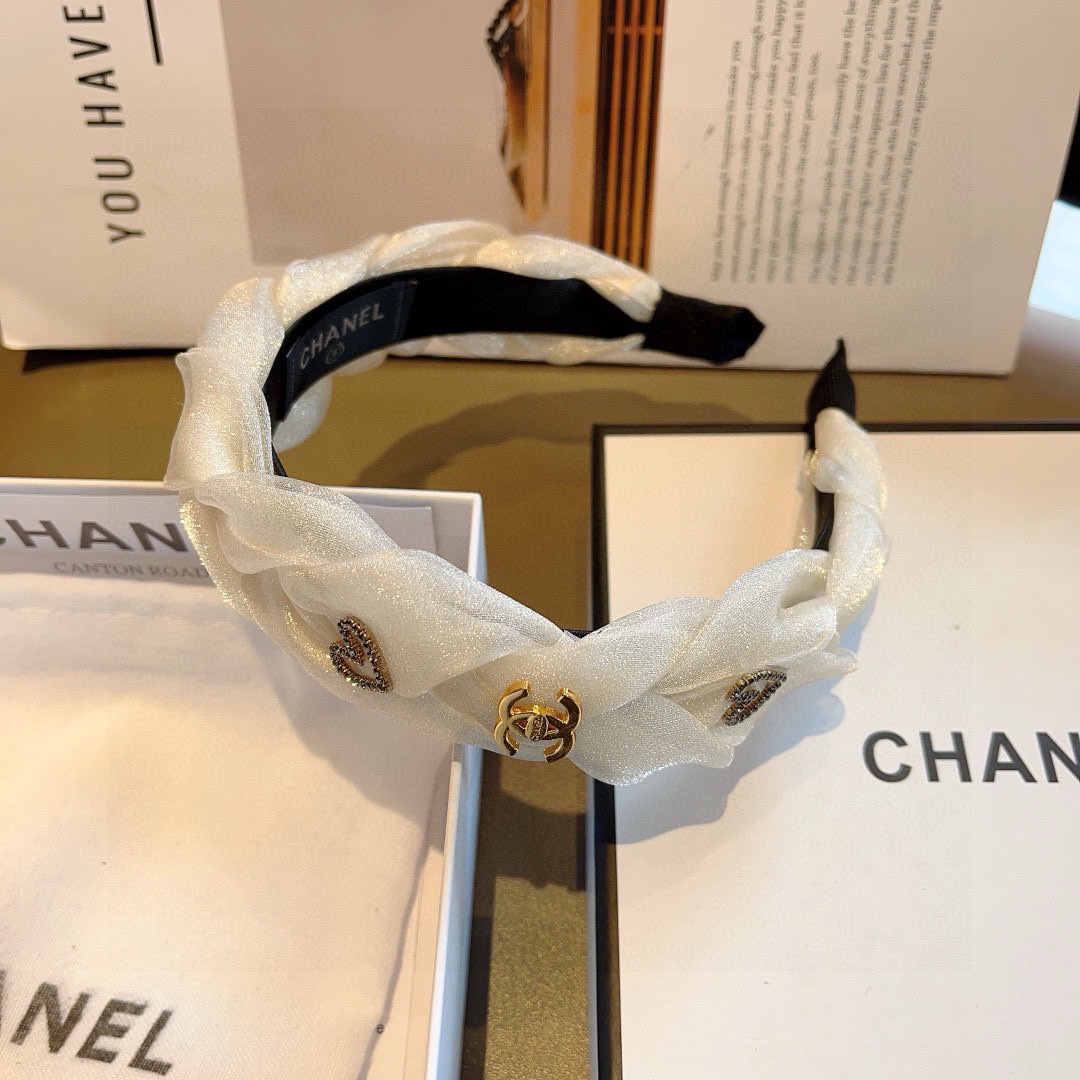 配包装
CHANEL（香奈儿）最新款小香发箍，新品巨显脸小头箍，网红爆款推荐 搭配高端双Ｃlogo ，超