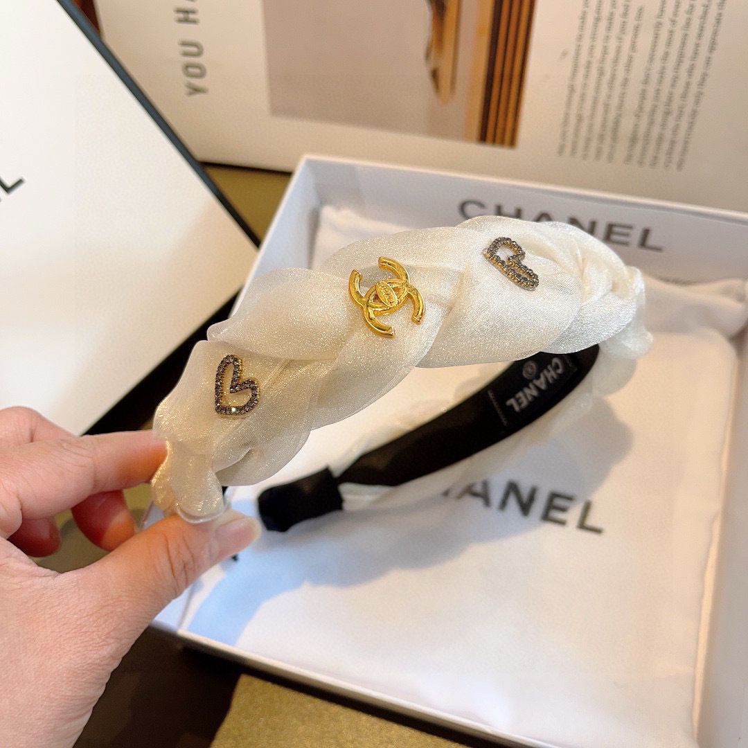 配包装
CHANEL（香奈儿）最新款小香发箍，新品巨显脸小头箍，网红爆款推荐 搭配高端双Ｃlogo ，超