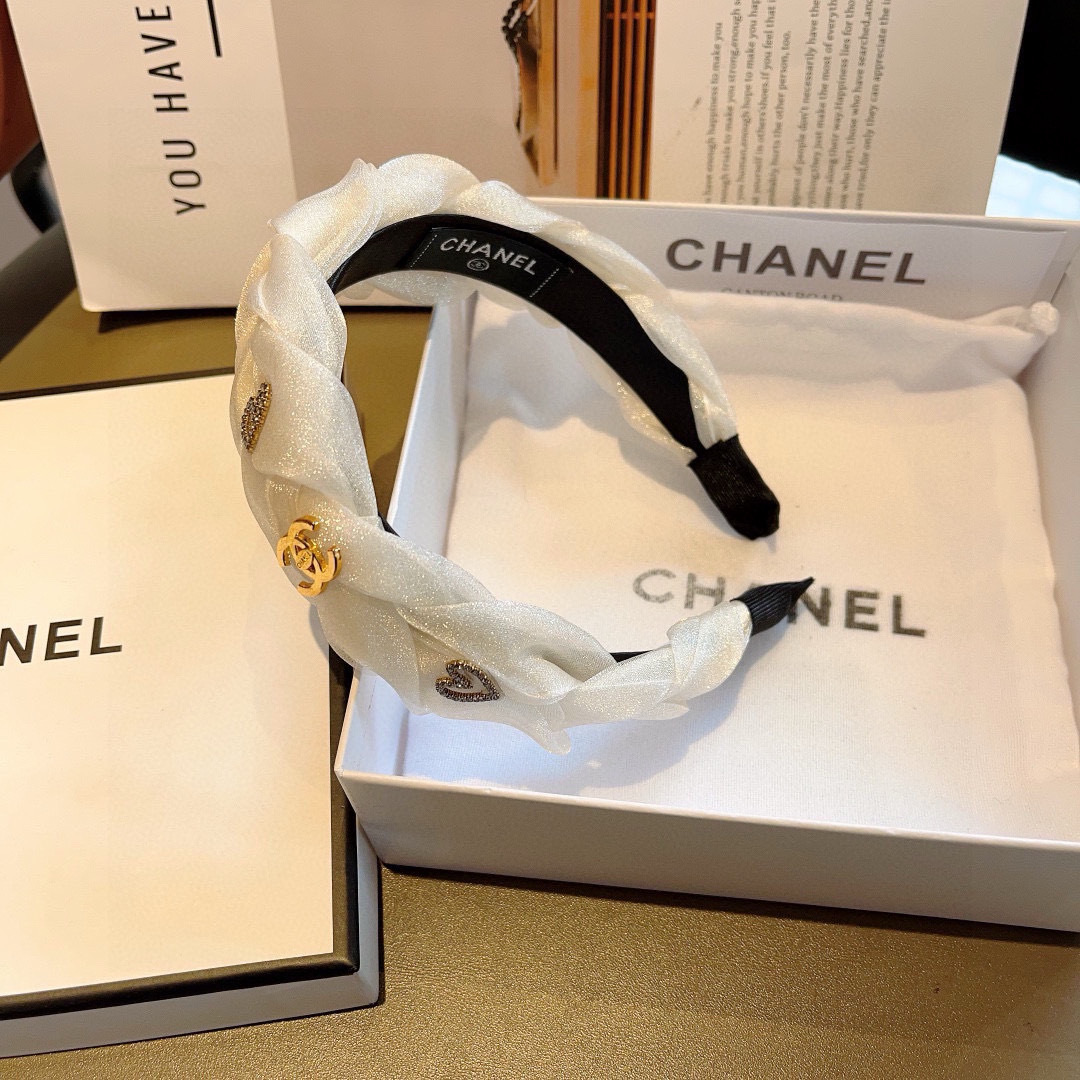 配包装
CHANEL（香奈儿）最新款小香发箍，新品巨显脸小头箍，网红爆款推荐 搭配高端双Ｃlogo ，超