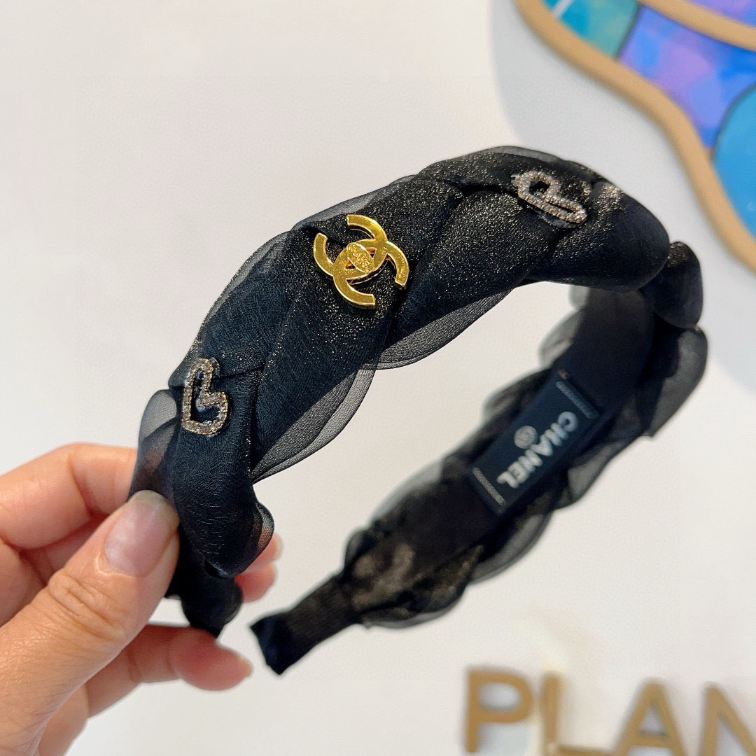 配包装
CHANEL（香奈儿）最新款小香发箍，新品巨显脸小头箍，网红爆款推荐 搭配高端双Ｃlogo ，超