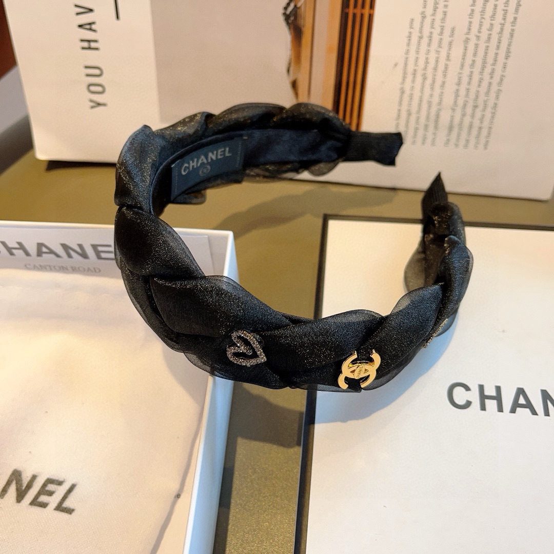 配包装
CHANEL（香奈儿）最新款小香发箍，新品巨显脸小头箍，网红爆款推荐 搭配高端双Ｃlogo ，超