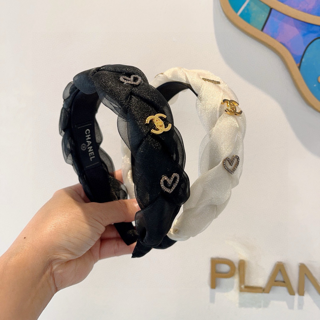 配包装
CHANEL（香奈儿）最新款小香发箍，新品巨显脸小头箍，网红爆款推荐 搭配高端双Ｃlogo ，超