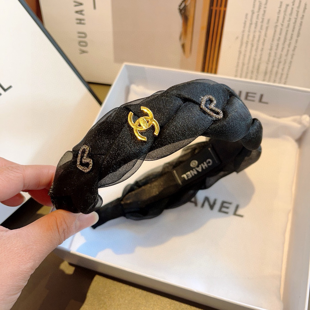 配包装
CHANEL（香奈儿）最新款小香发箍，新品巨显脸小头箍，网红爆款推荐 搭配高端双Ｃlogo ，超