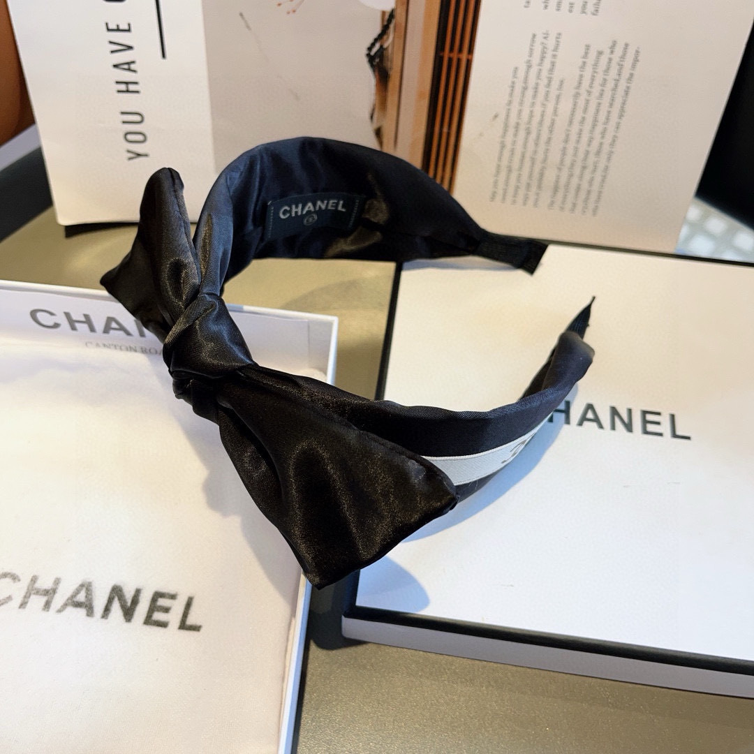 配包装
CHANEL（香奈儿）新款小香宽版蝴蝶结发箍，新品巨显脸小头箍，网红爆款推荐 搭配高端双Ｃ字母l