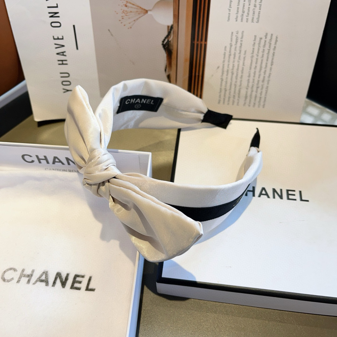 配包装
CHANEL（香奈儿）新款小香宽版蝴蝶结发箍，新品巨显脸小头箍，网红爆款推荐 搭配高端双Ｃ字母l