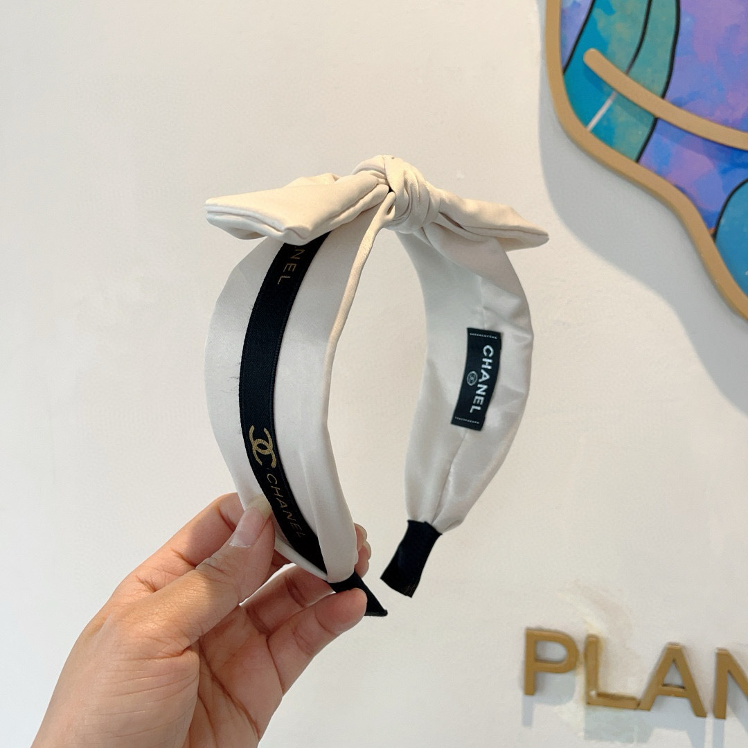 配包装
CHANEL（香奈儿）新款小香宽版蝴蝶结发箍，新品巨显脸小头箍，网红爆款推荐 搭配高端双Ｃ字母l