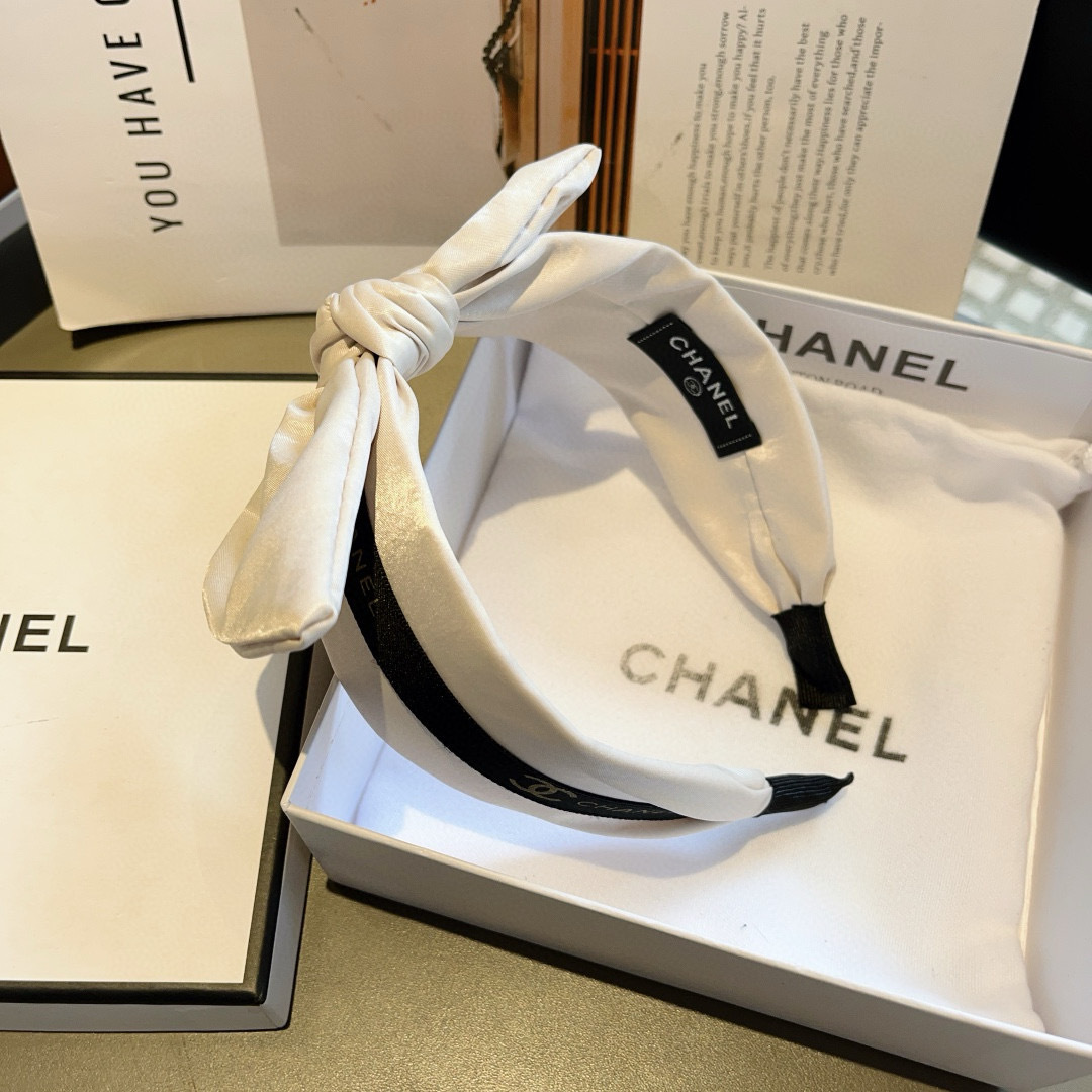 配包装
CHANEL（香奈儿）新款小香宽版蝴蝶结发箍，新品巨显脸小头箍，网红爆款推荐 搭配高端双Ｃ字母l