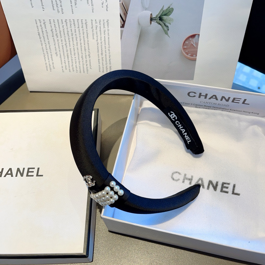 配包装
CHANEL（香奈儿）最新款小香发箍，香奶奶头箍，复古头箍，网红爆款推荐 超精致，时尚百搭！
