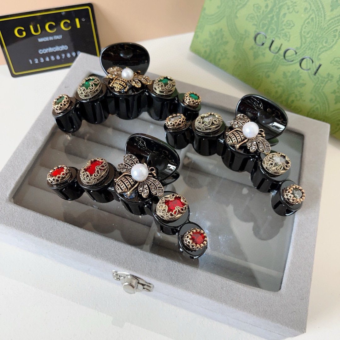 配包装
Gucci （古奇） 专柜新款发夹，经典甜美公主风 大牌高级感抓夹。超精致，转图必爆哈！网红爆款