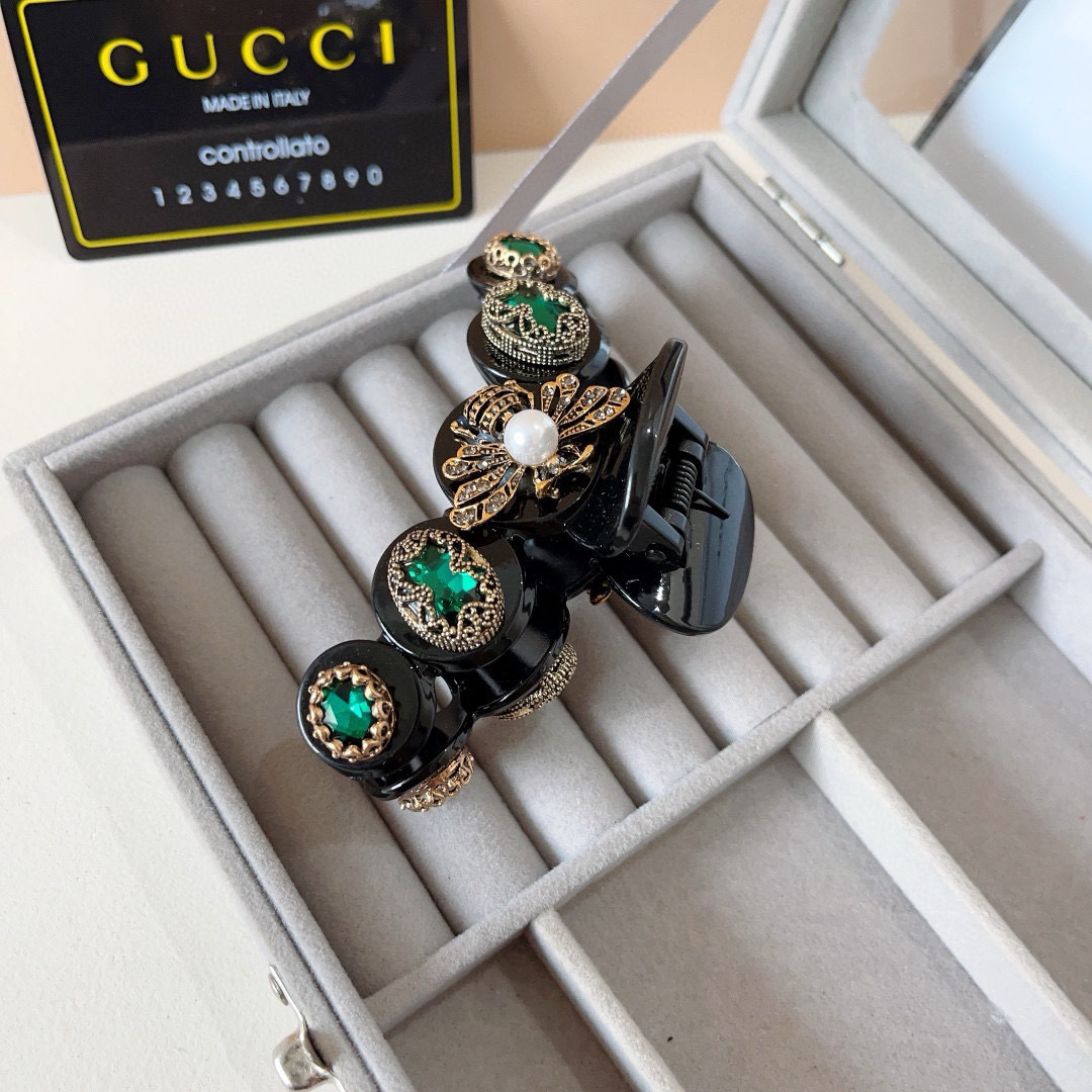 配包装
Gucci （古奇） 专柜新款发夹，经典甜美公主风 大牌高级感抓夹。超精致，转图必爆哈！网红爆款