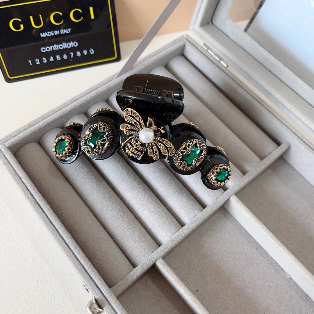 配包装
Gucci （古奇） 专柜新款发夹，经典甜美公主风 大牌高级感抓夹。超精致，转图必爆哈！网红爆款