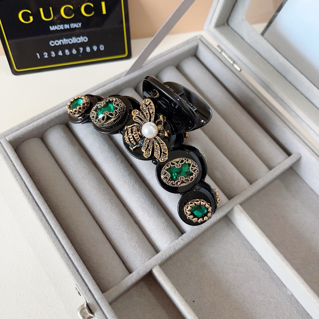 配包装
Gucci （古奇） 专柜新款发夹，经典甜美公主风 大牌高级感抓夹。超精致，转图必爆哈！网红爆款