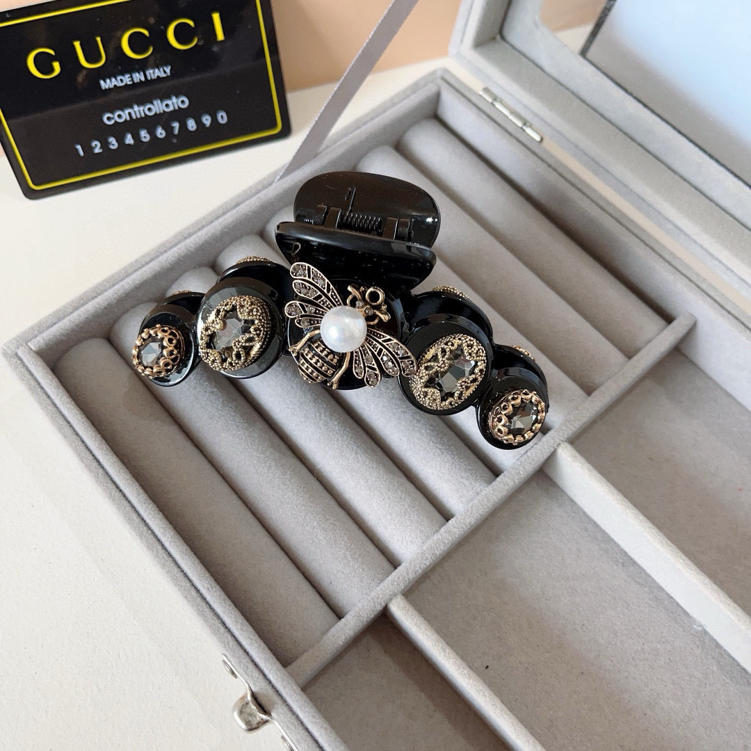 配包装
Gucci （古奇） 专柜新款发夹，经典甜美公主风 大牌高级感抓夹。超精致，转图必爆哈！网红爆款