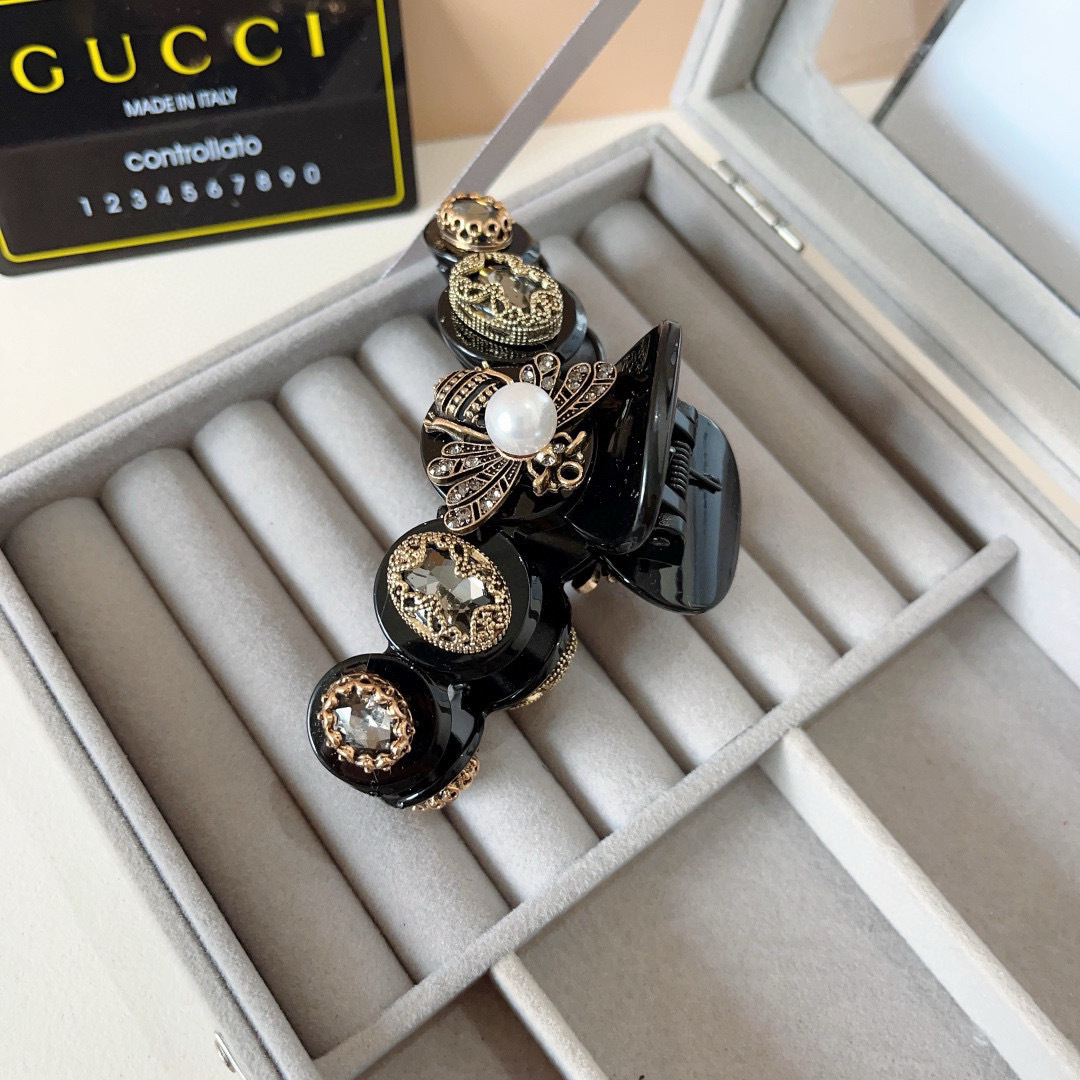 配包装
Gucci （古奇） 专柜新款发夹，经典甜美公主风 大牌高级感抓夹。超精致，转图必爆哈！网红爆款