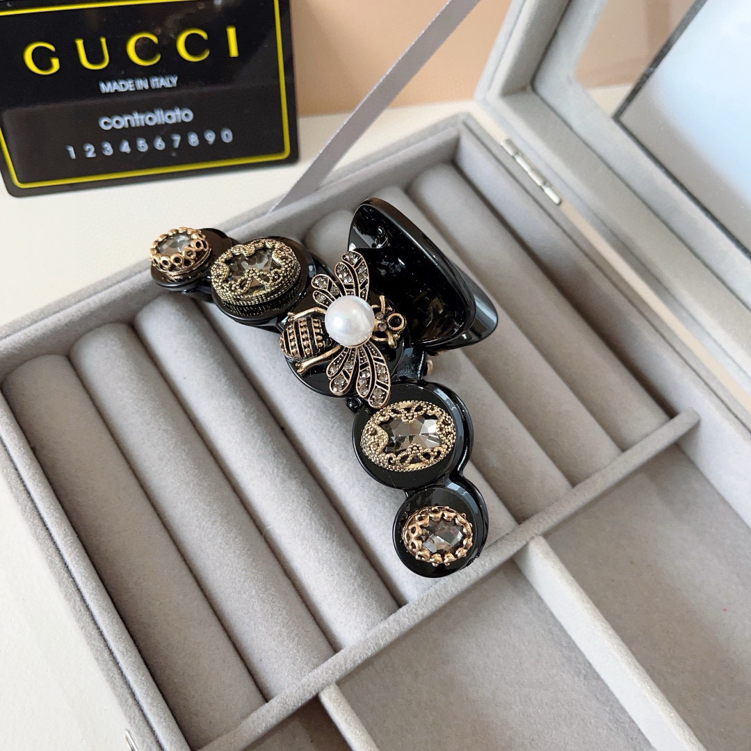 配包装
Gucci （古奇） 专柜新款发夹，经典甜美公主风 大牌高级感抓夹。超精致，转图必爆哈！网红爆款