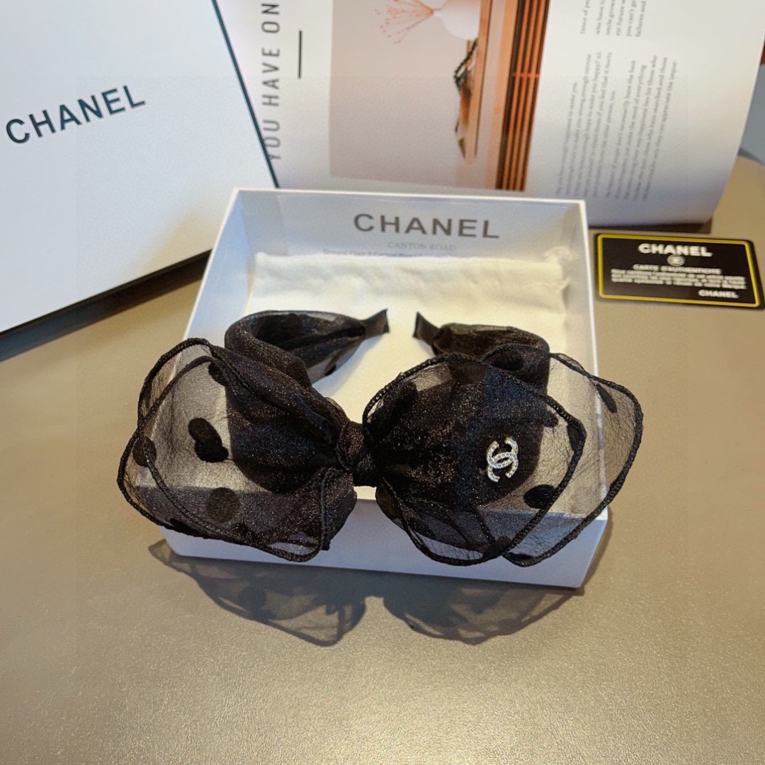 配包装
CHANEL（香奈儿）最新款小香大蝴蝶结波点洋气发箍，复古气质网纱头箍，网红爆款推荐 搭配高端材