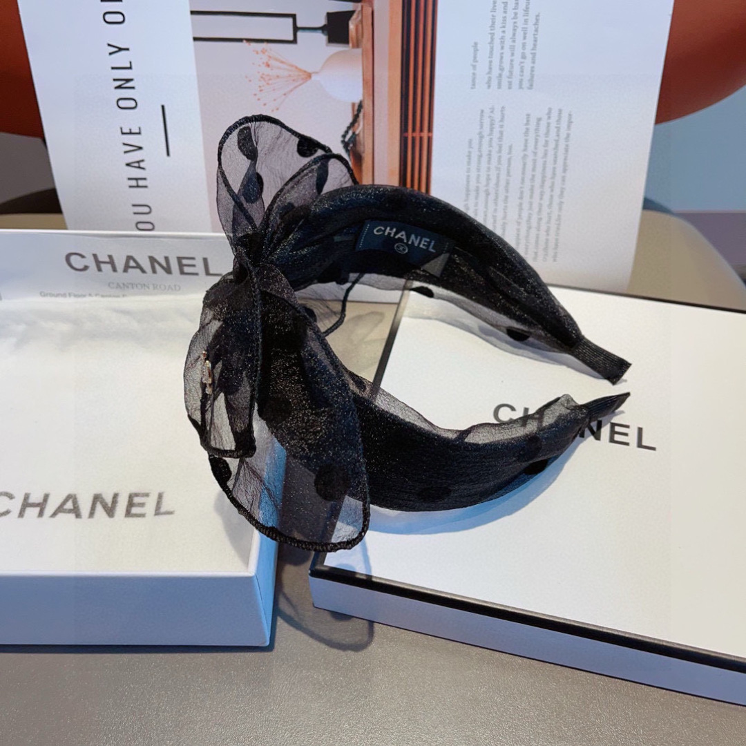 配包装
CHANEL（香奈儿）最新款小香大蝴蝶结波点洋气发箍，复古气质网纱头箍，网红爆款推荐 搭配高端材