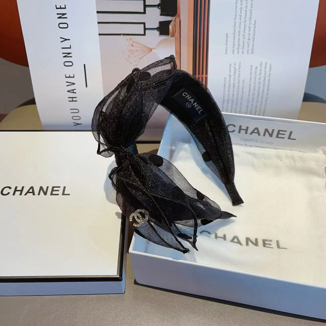配包装
CHANEL（香奈儿）最新款小香大蝴蝶结波点洋气发箍，复古气质网纱头箍，网红爆款推荐 搭配高端材