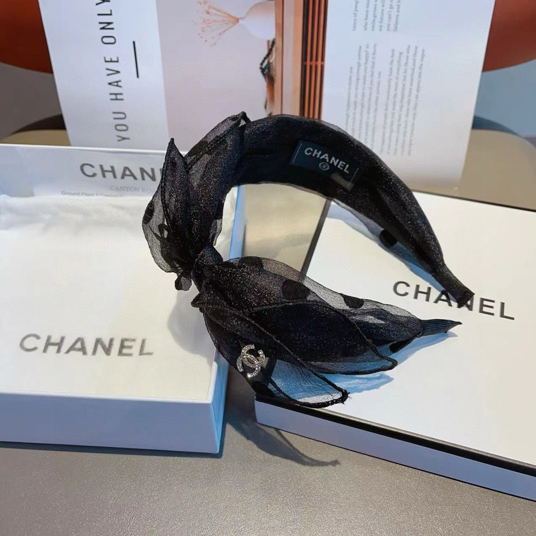 配包装
CHANEL（香奈儿）最新款小香大蝴蝶结波点洋气发箍，复古气质网纱头箍，网红爆款推荐 搭配高端材